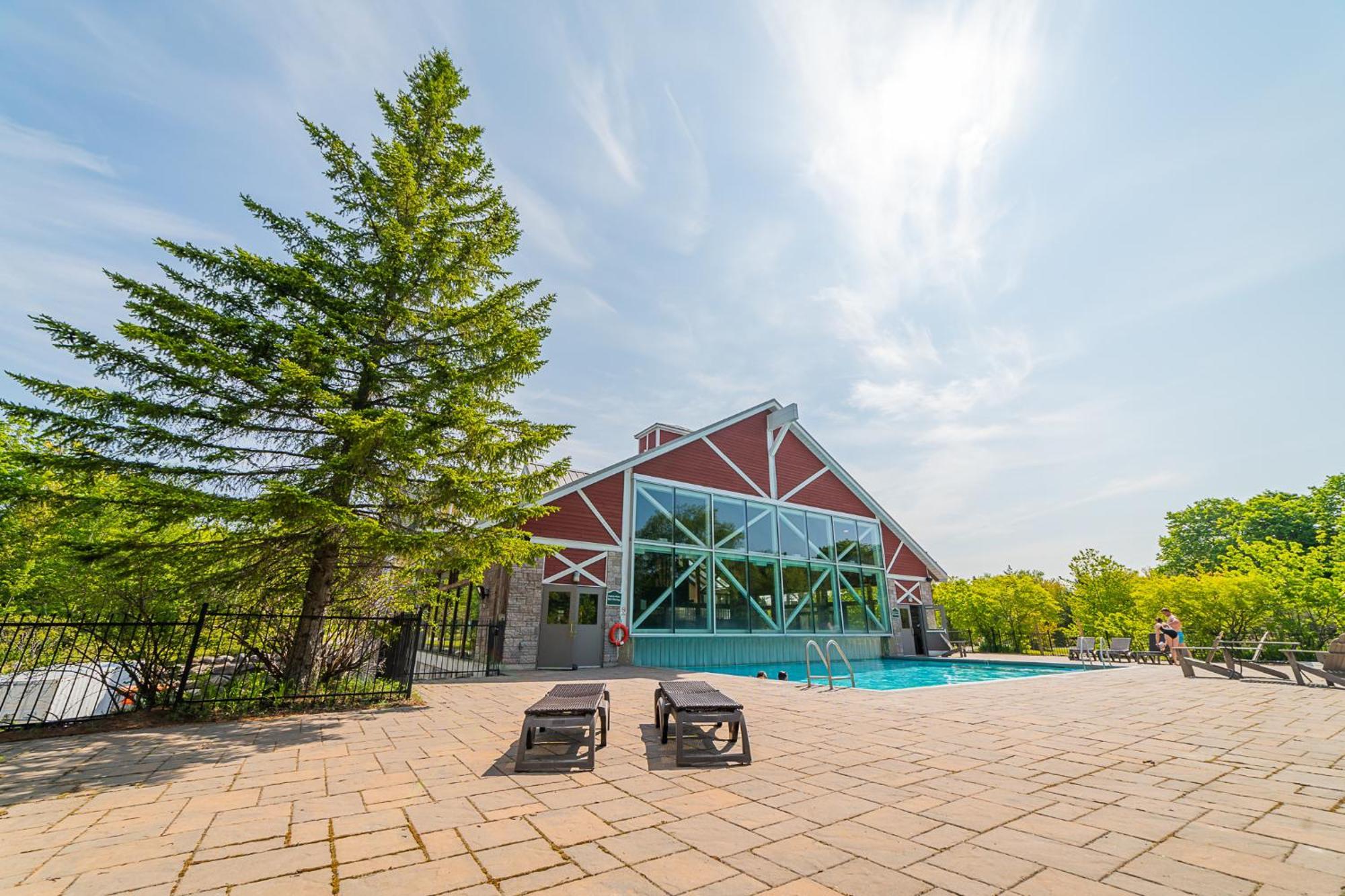 Horseshoe Valley Suites - The Aurora Shanty Bay Екстериор снимка