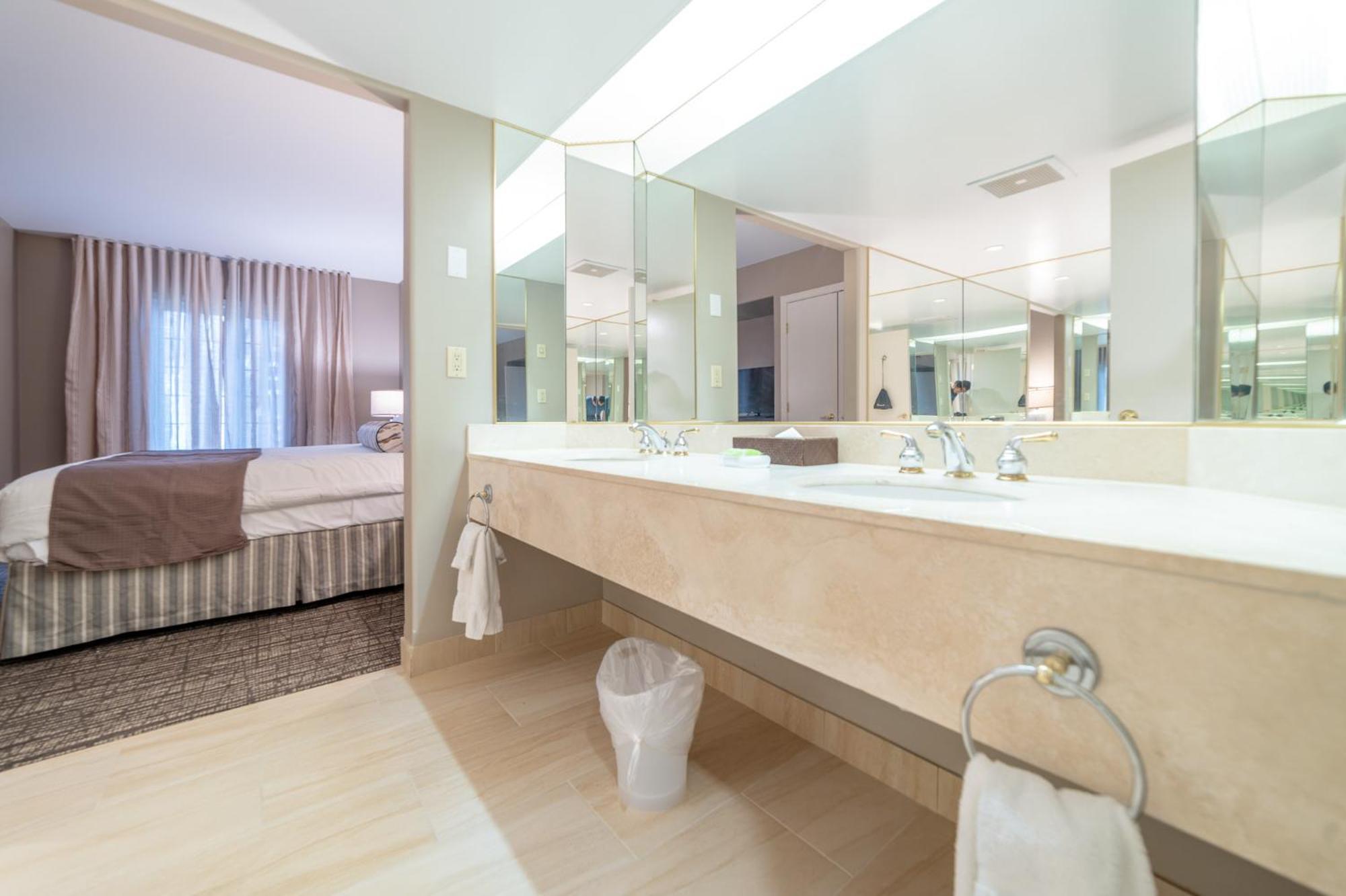 Horseshoe Valley Suites - The Aurora Shanty Bay Екстериор снимка