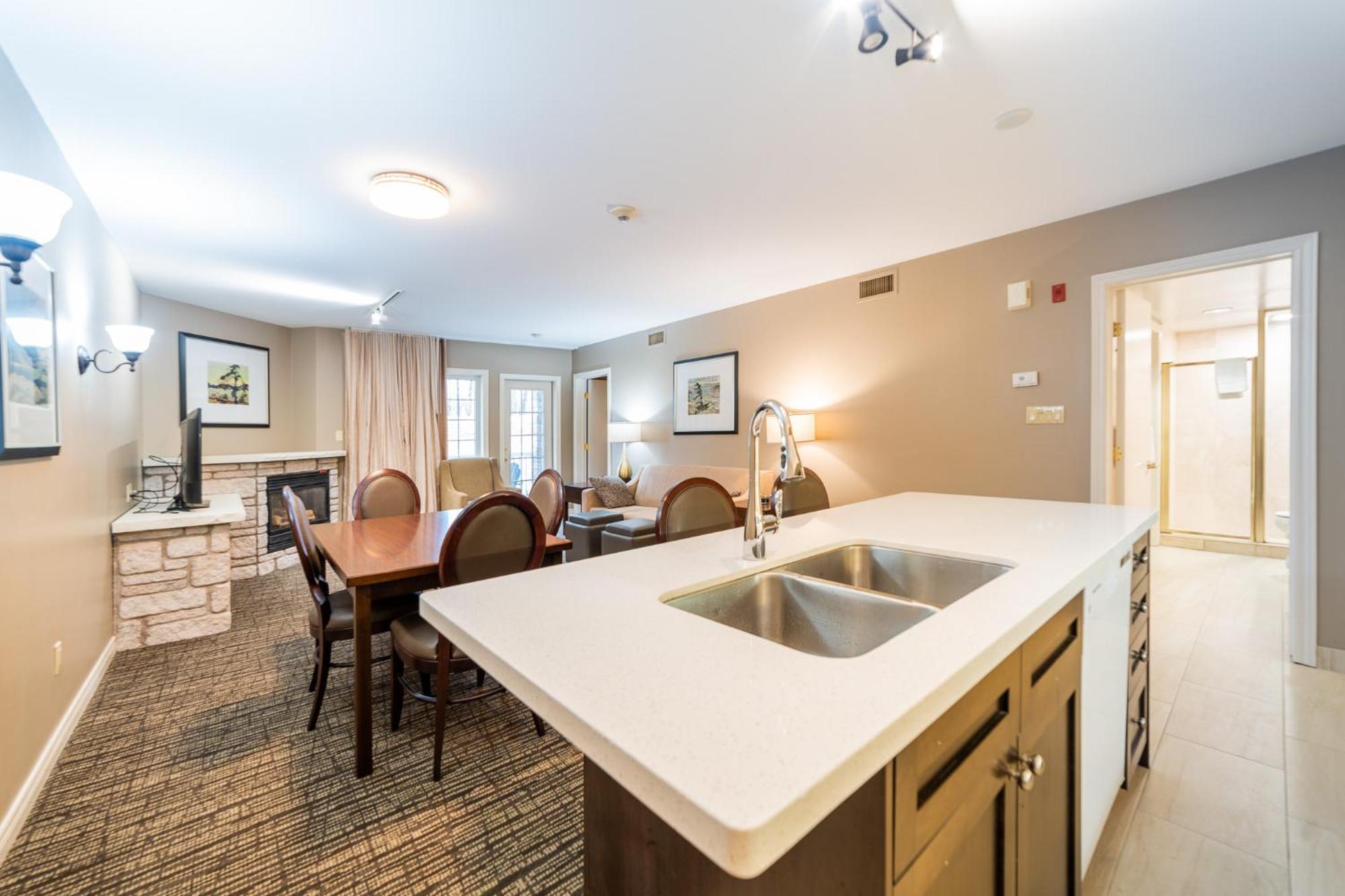 Horseshoe Valley Suites - The Aurora Shanty Bay Екстериор снимка